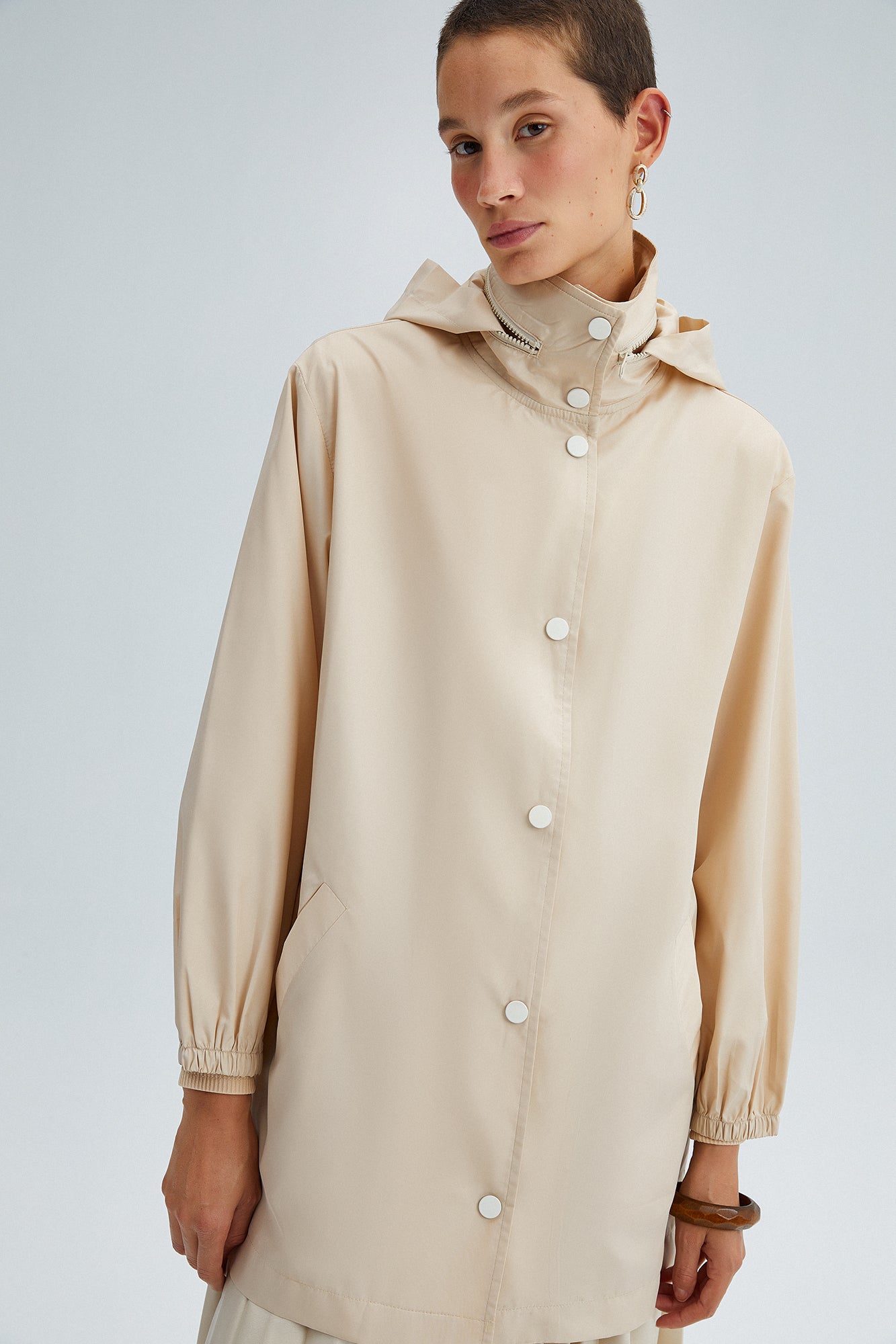 HOODED WINDBREAKER WITH NECKBAND