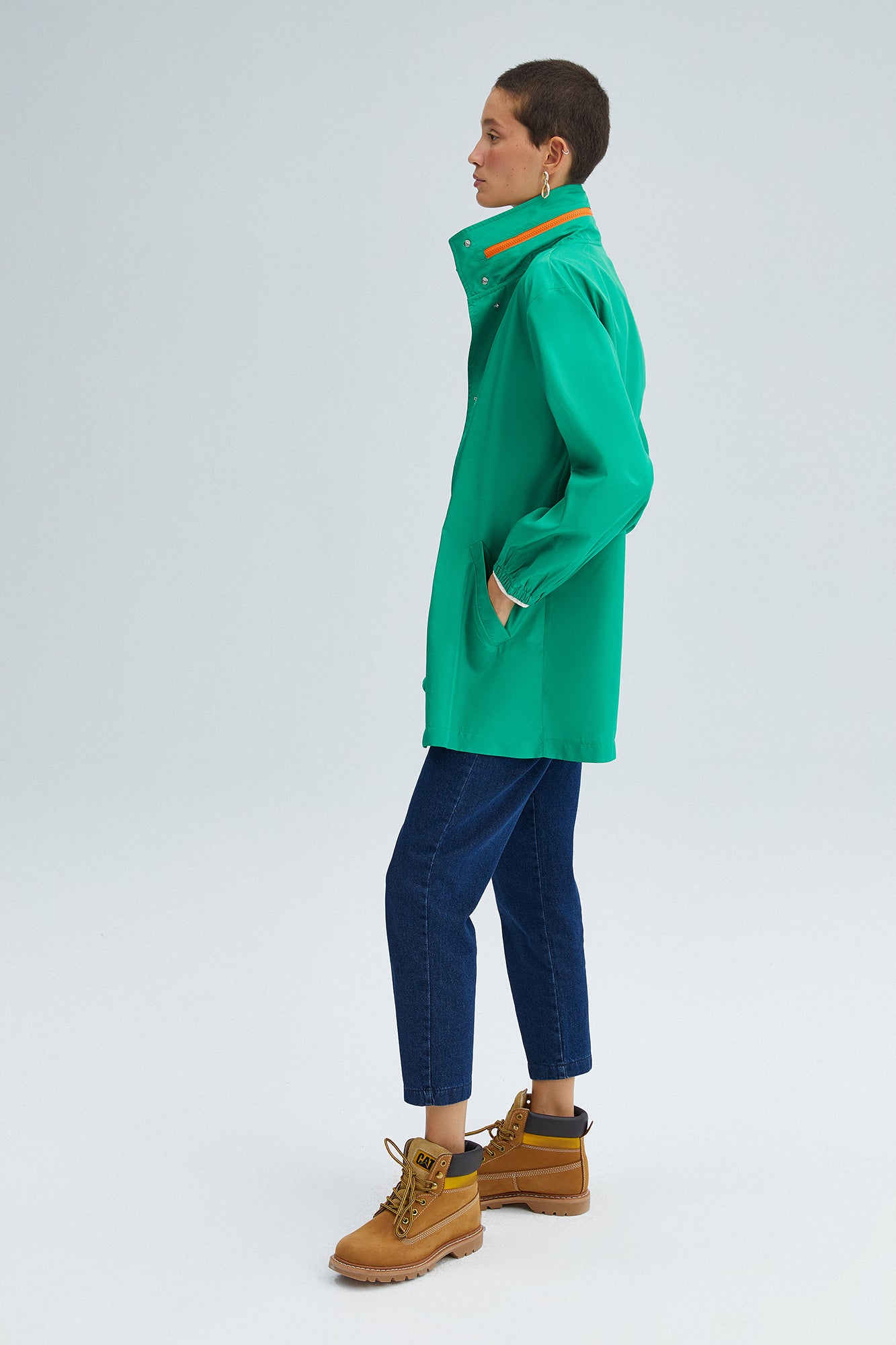 HOODED WINDBREAKER WITH NECKBAND