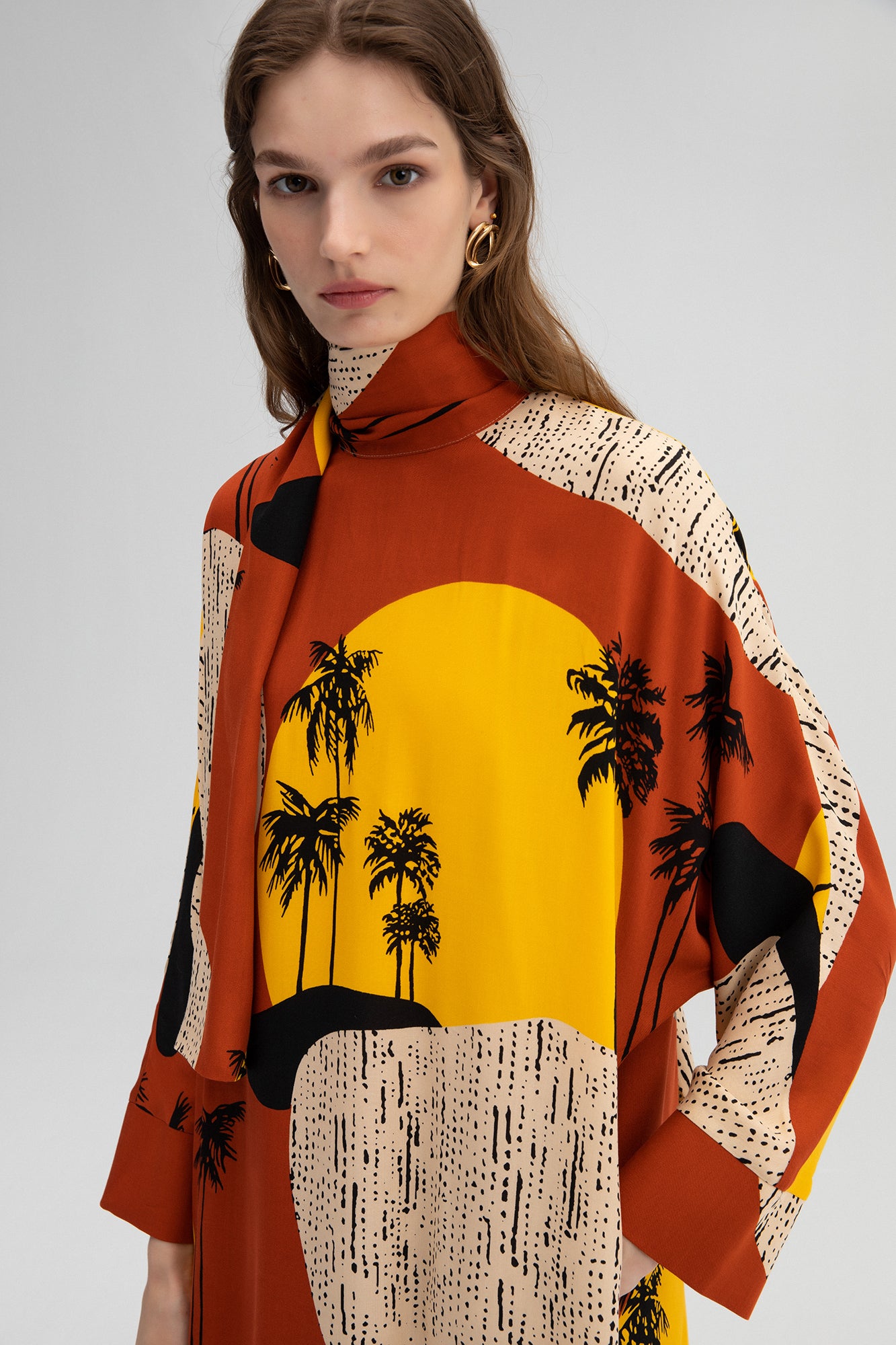 PATTERNED DRESS WITH NECKBAND