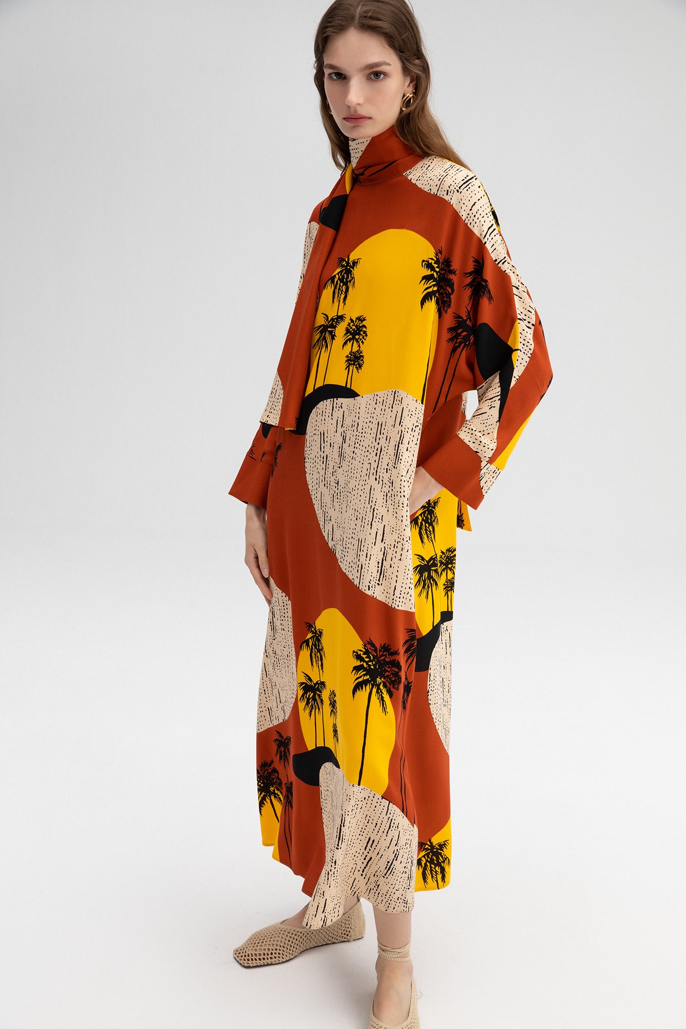 PATTERNED DRESS WITH NECKBAND
