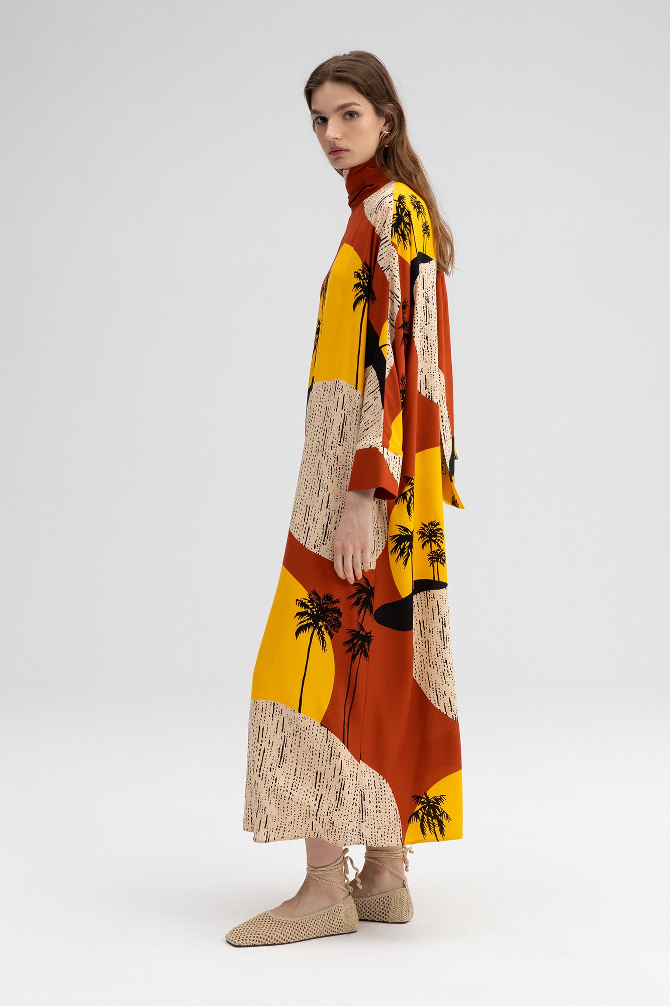 PATTERNED DRESS WITH NECKBAND
