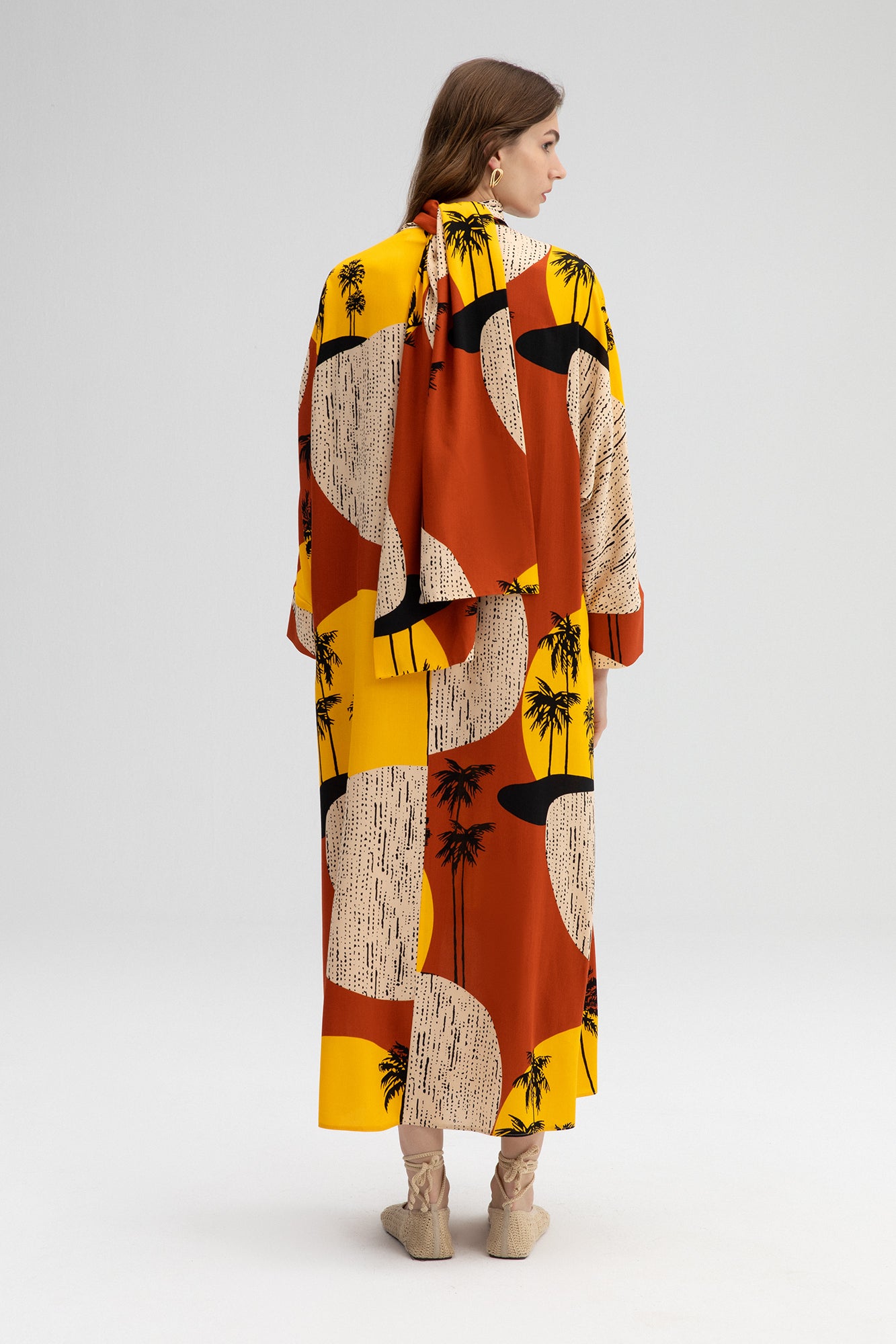 PATTERNED DRESS WITH NECKBAND